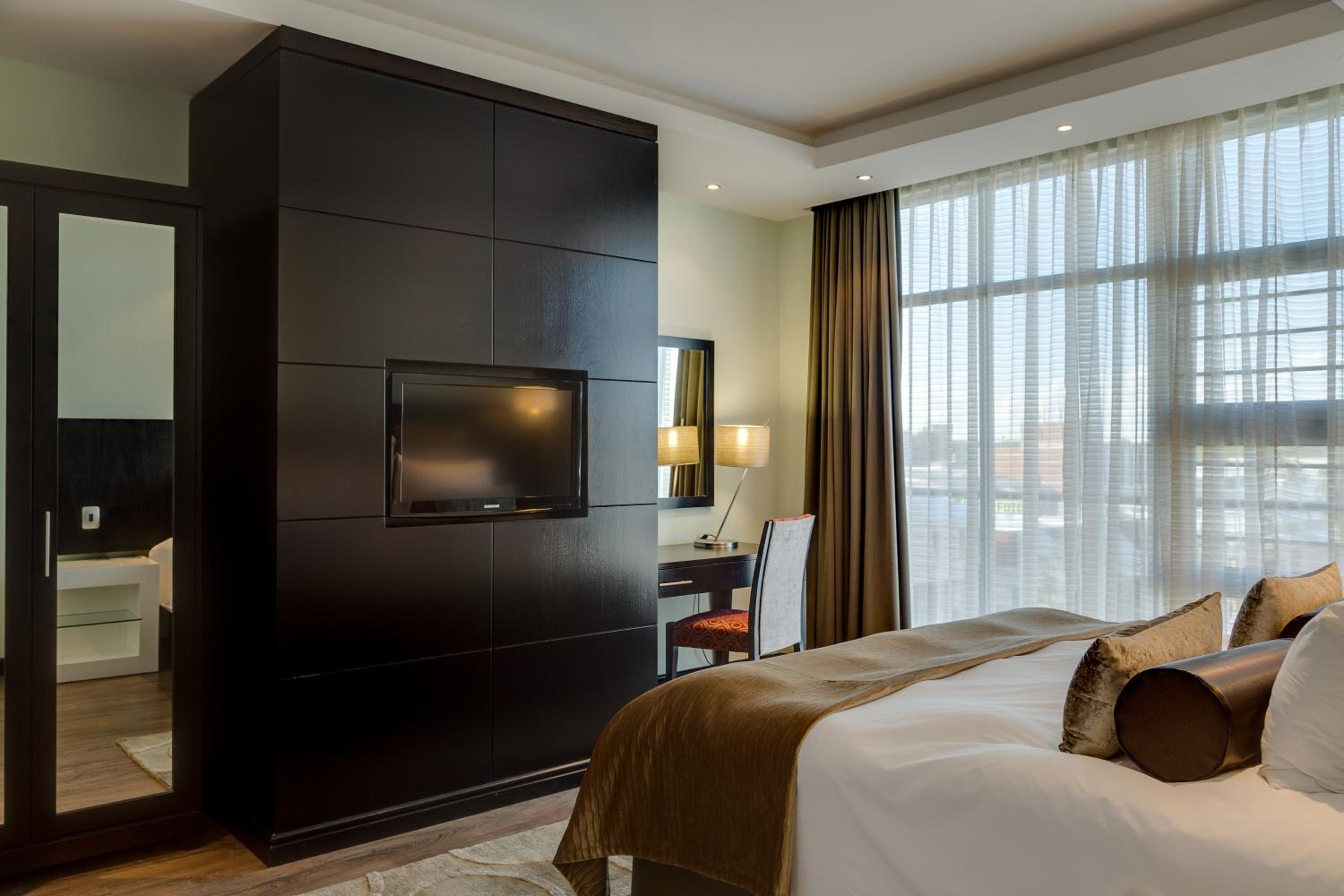 جناح، The Oasis Hotel 5/8
