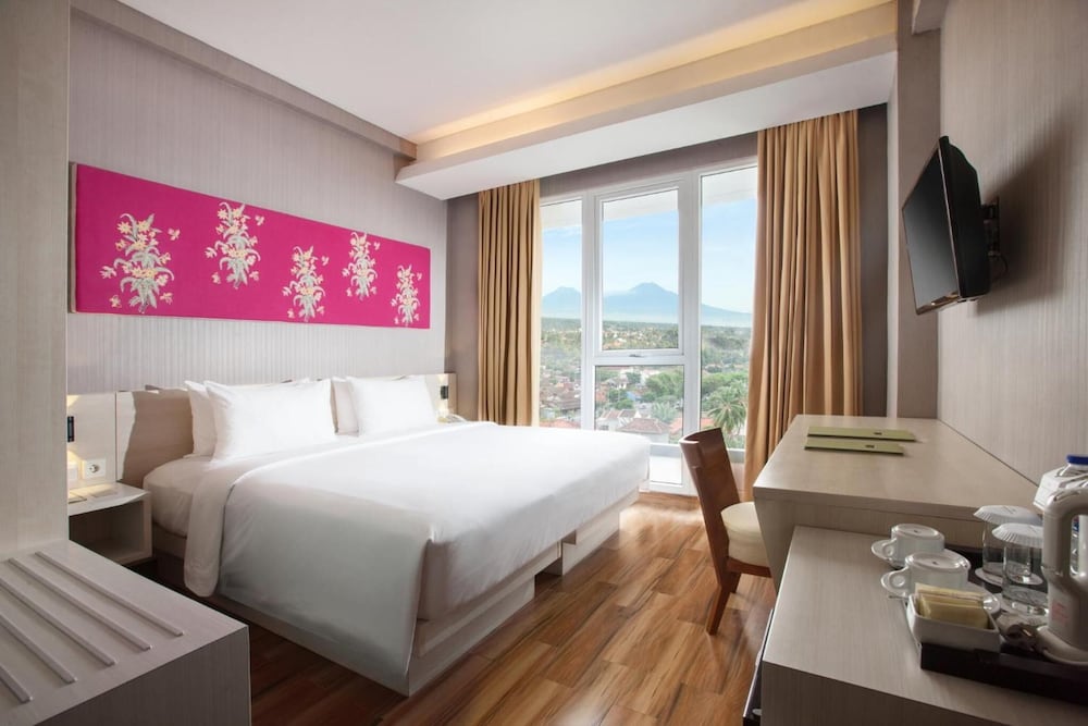 Hotel Santika Banyuwangi 25/50