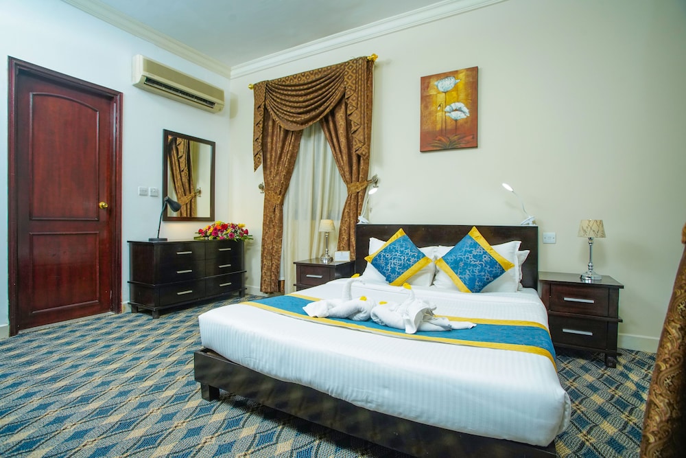 DELUXE, DOUBLE BED