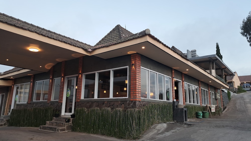 Cemara Indah Hotel 2/50
