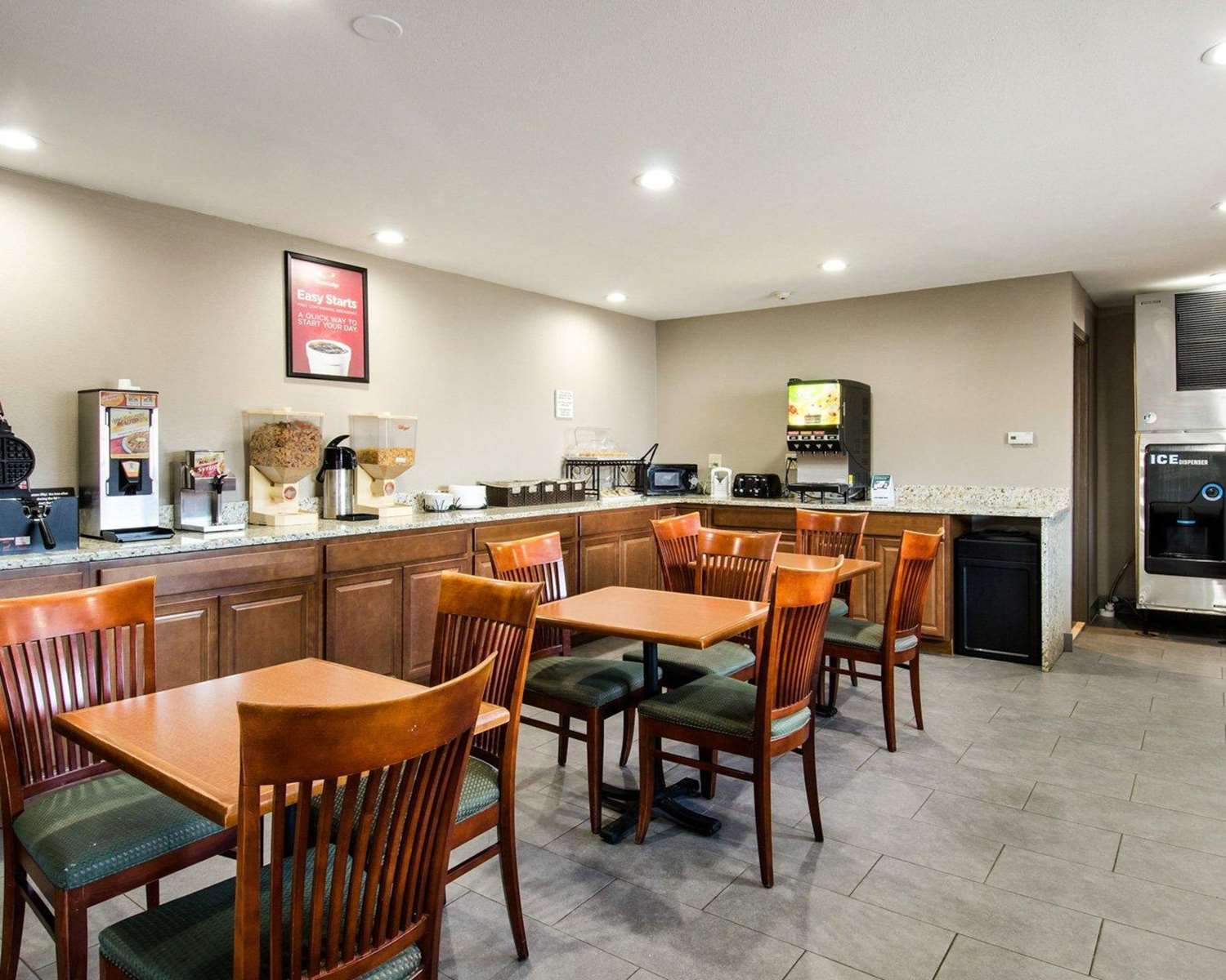 Econo Lodge Inn and Suites Northborough MA 19/22