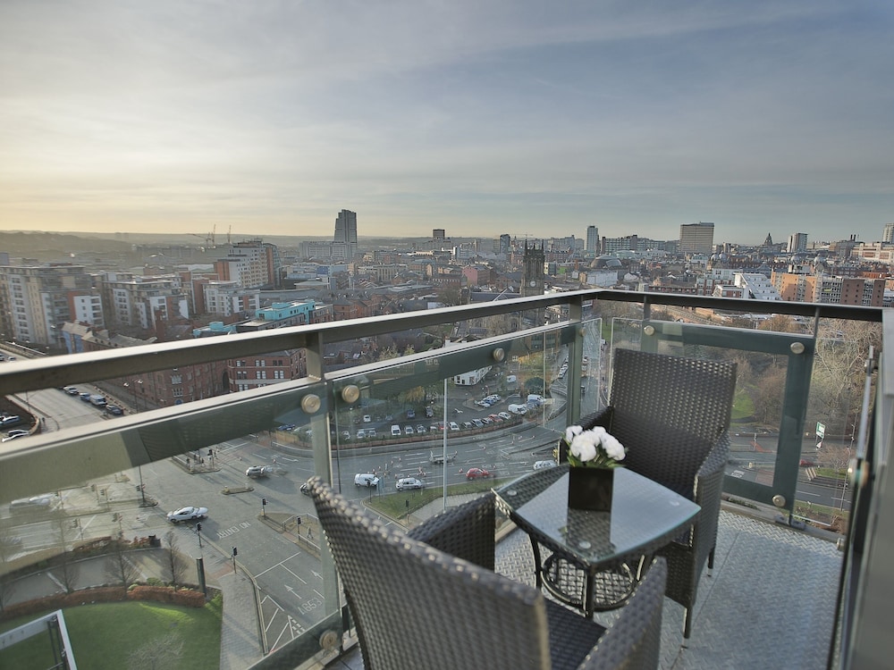 Central Leeds Penthouse 16/19