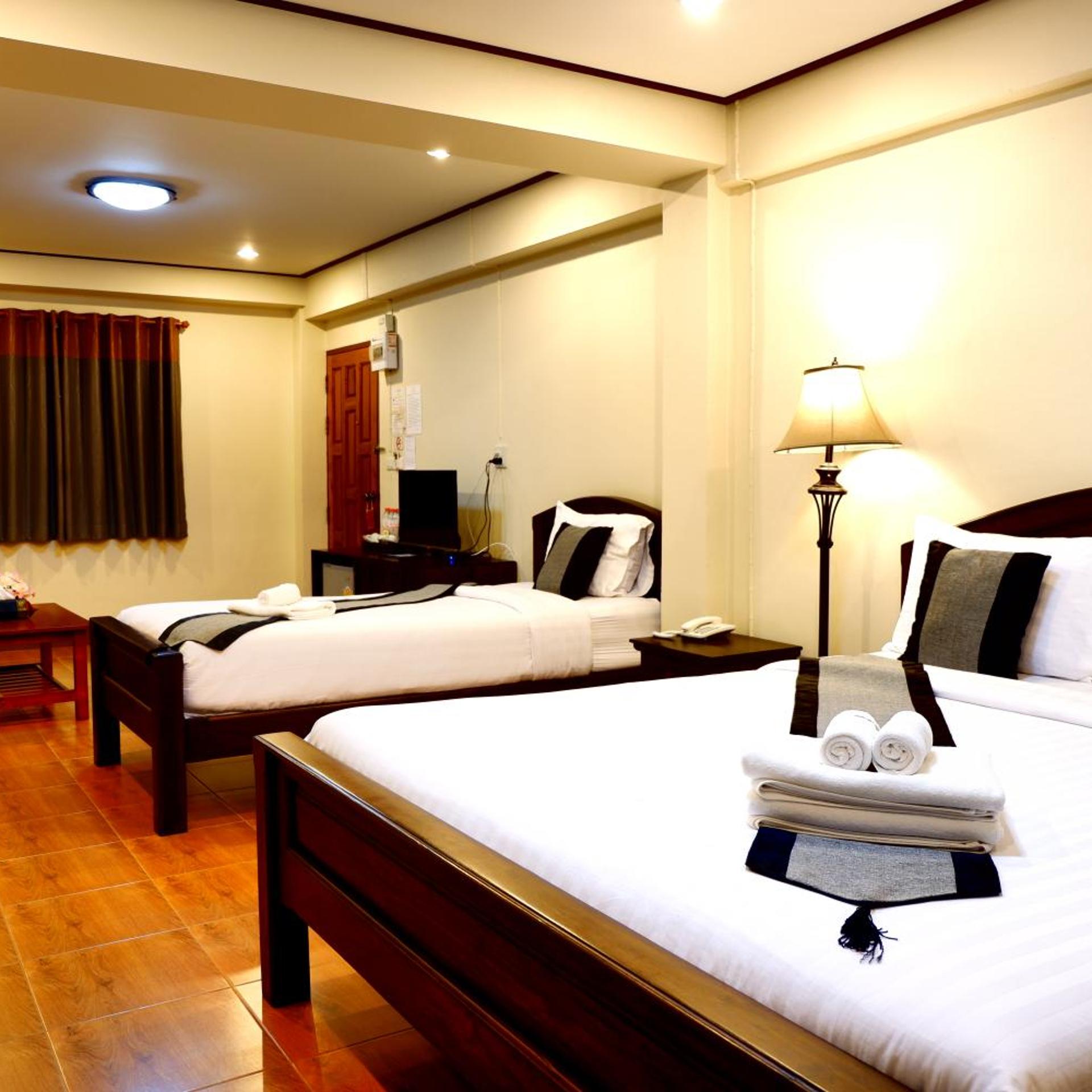 Nan Baankhun Hotel 7/58