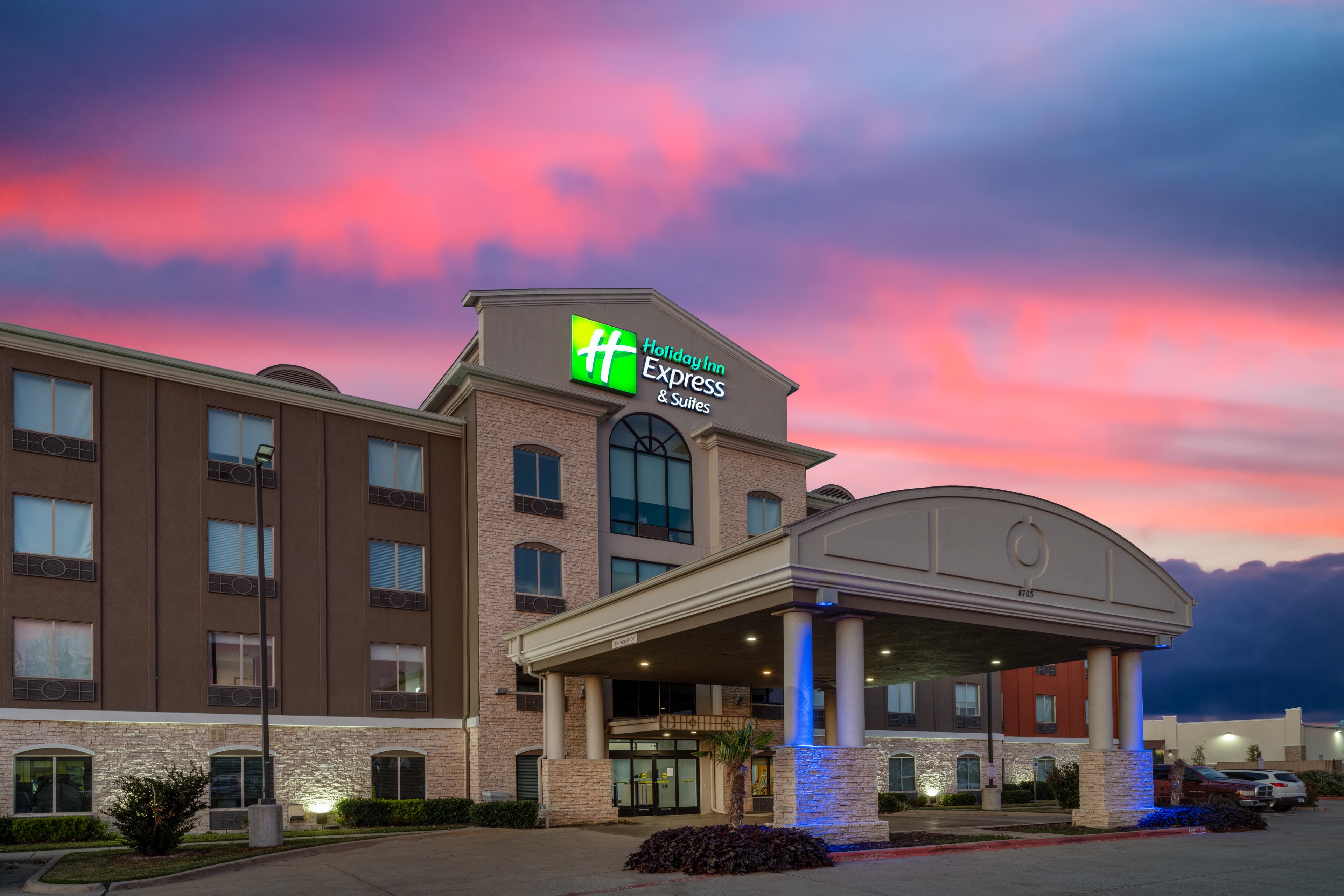 Holiday Inn Express & Suites Dallas East - Fair Park 3/32