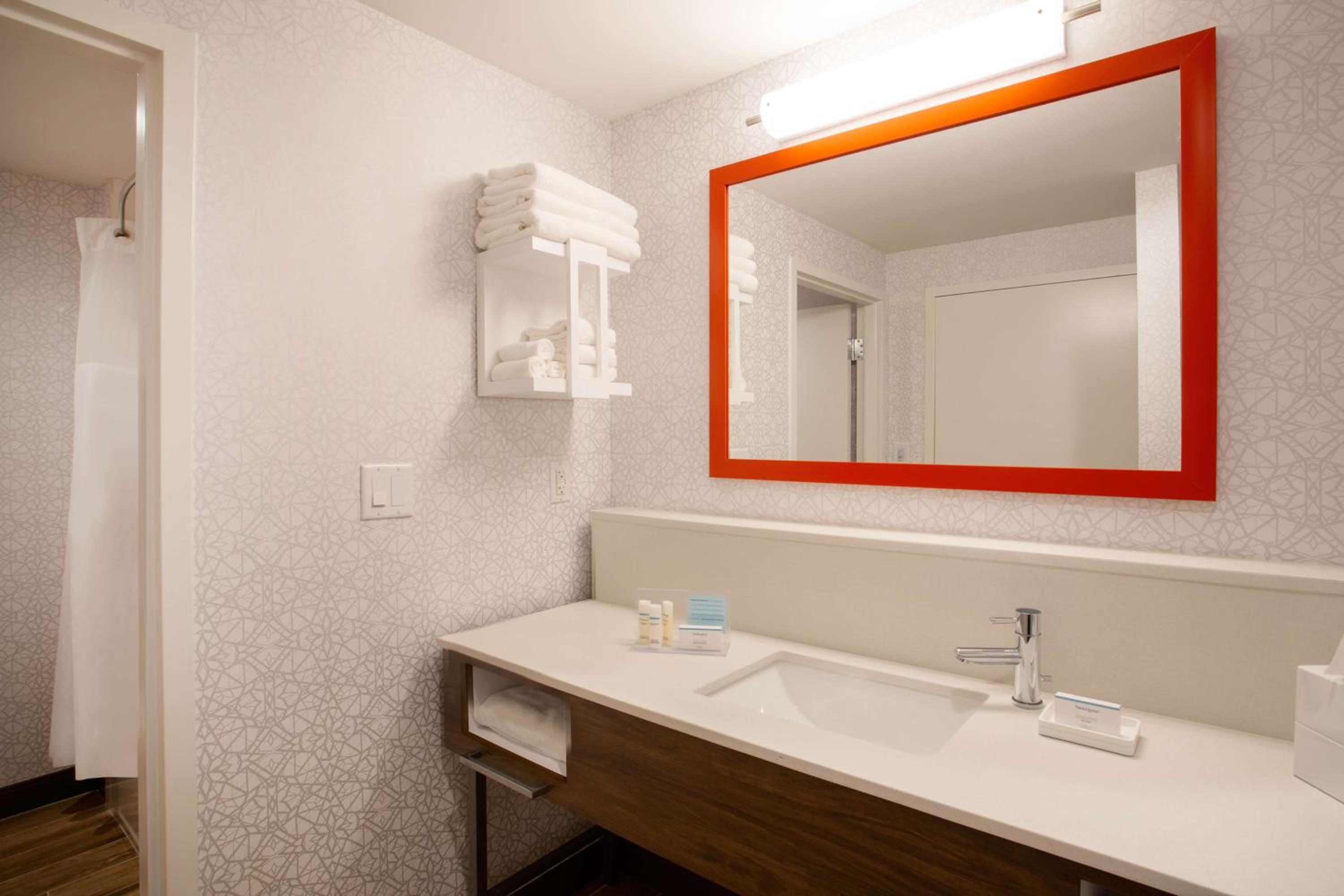 Studio, Suite, King Bed, Sofa, Accessible, Hampton Inn Suites North Port Fl 2/4