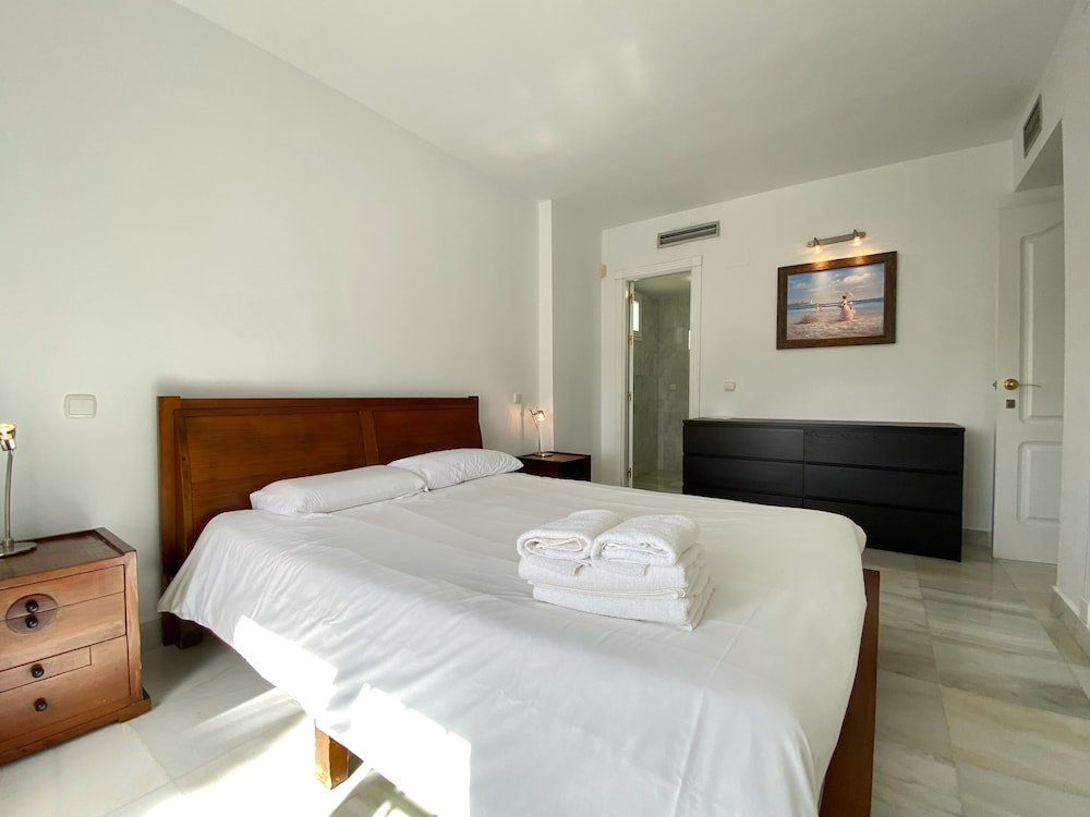 3 BEDROOMS, FAMILY, HOUSE