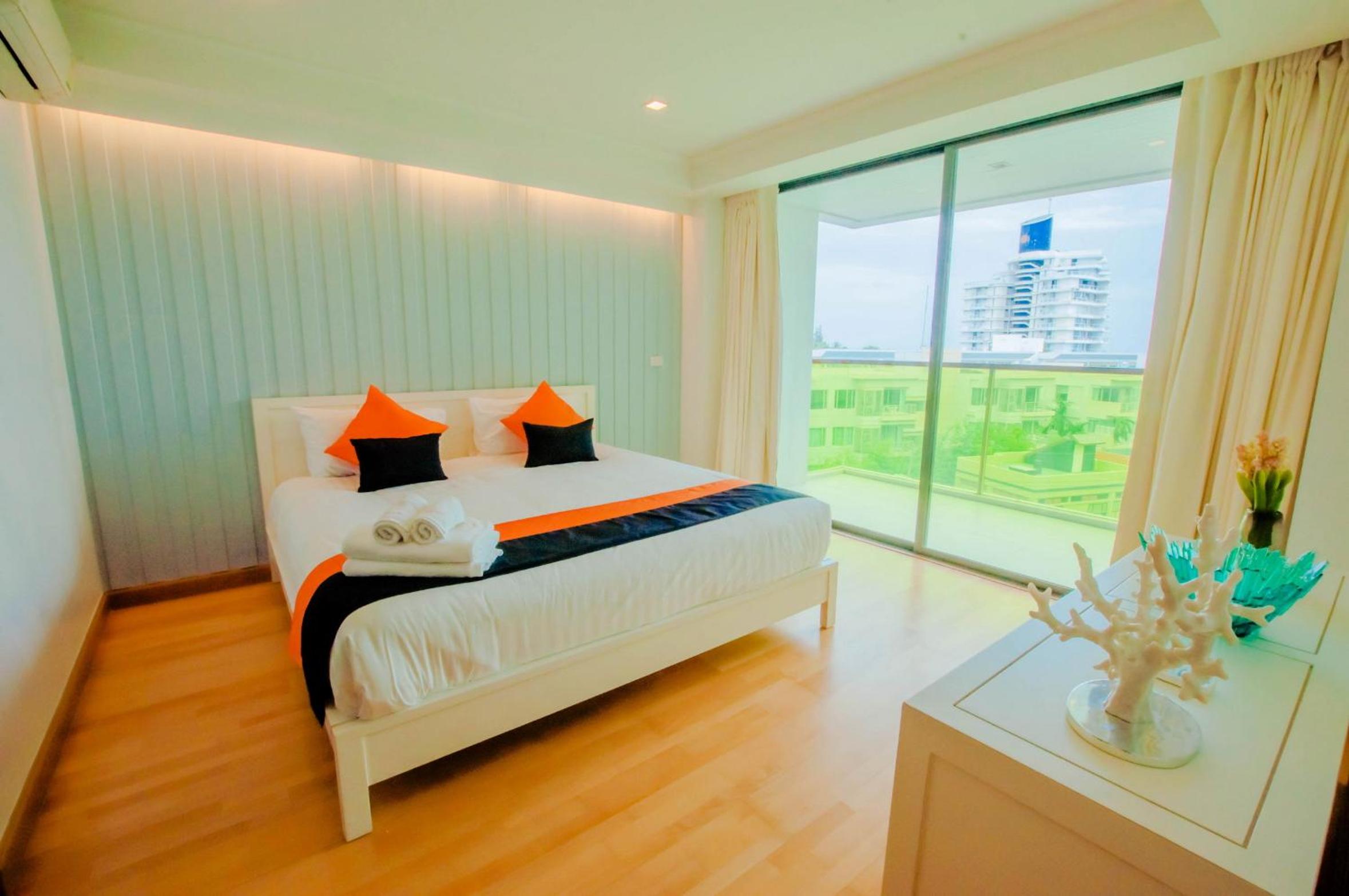 2 Bedrooms, 2 Double Beds, Pool View, Sofa