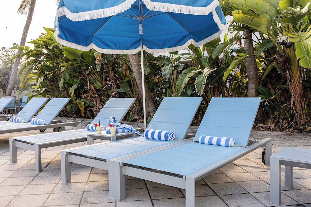 Sherry Frontenac Oceanfront Hotel 30/49