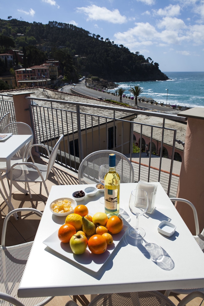 Hotel delle Rose 55/72