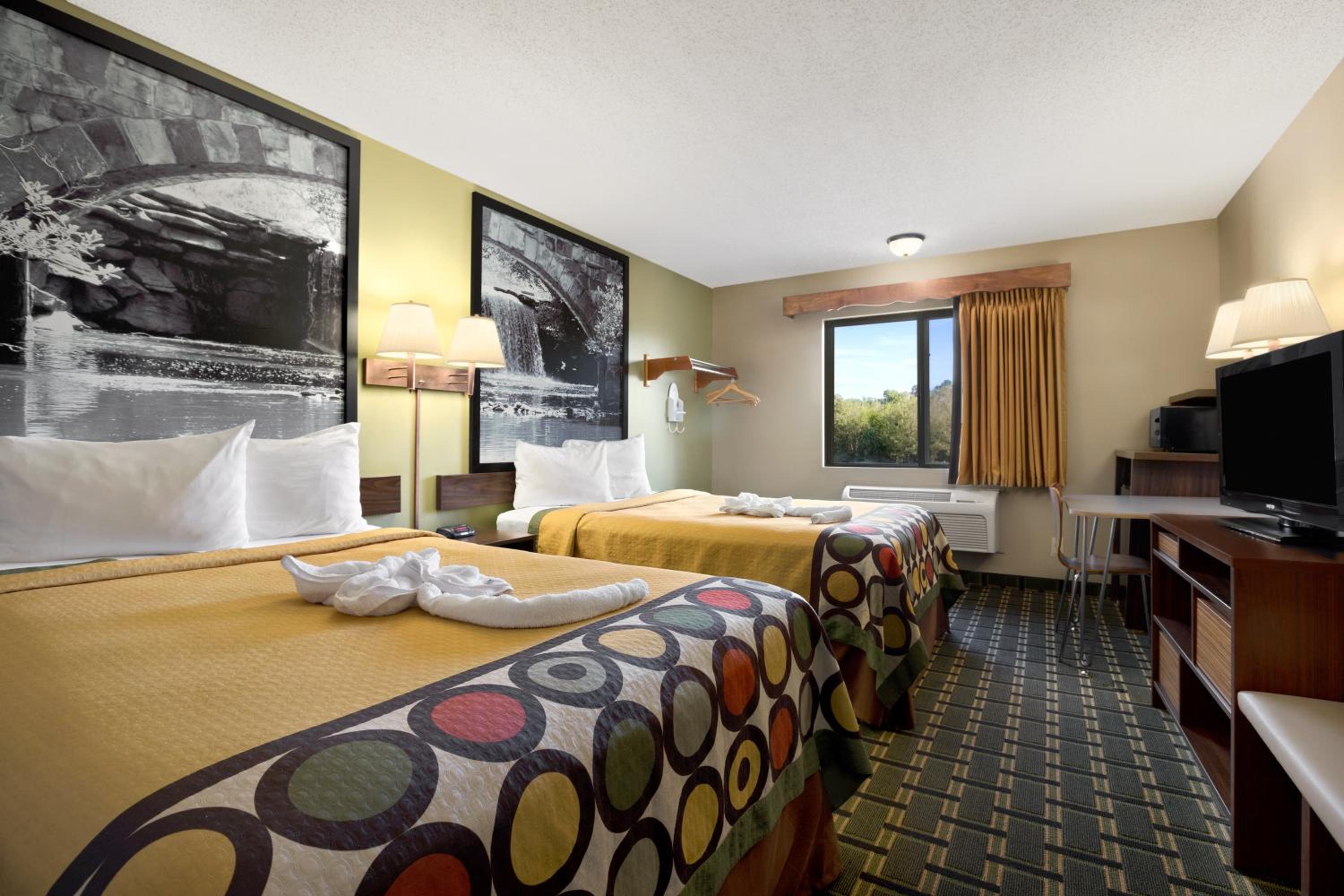 Super 8 By Wyndham Russellville 9/26