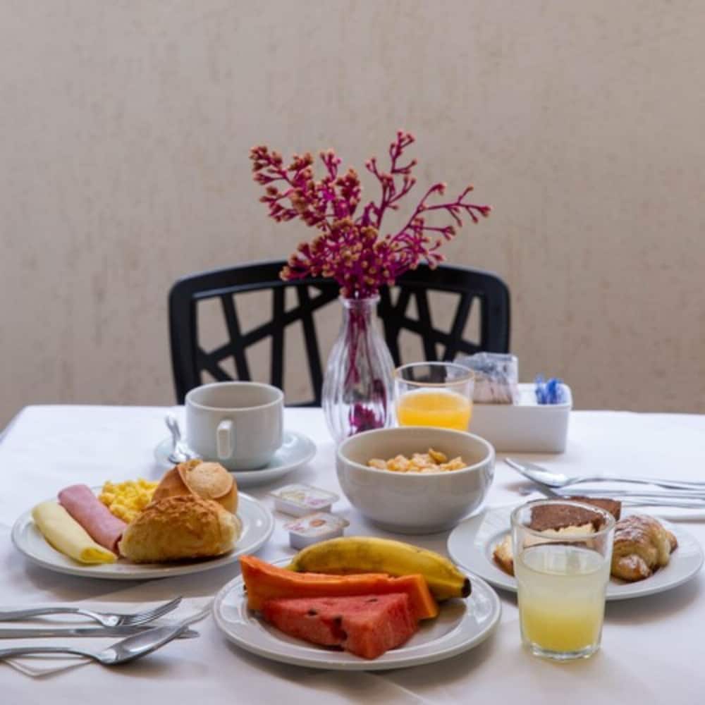 Rojas All Suites Hotel 49/56
