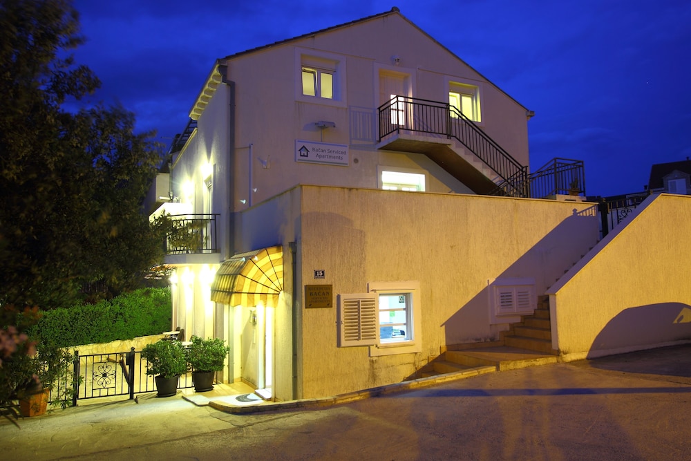 Bacan Serviced Apartments 4/64