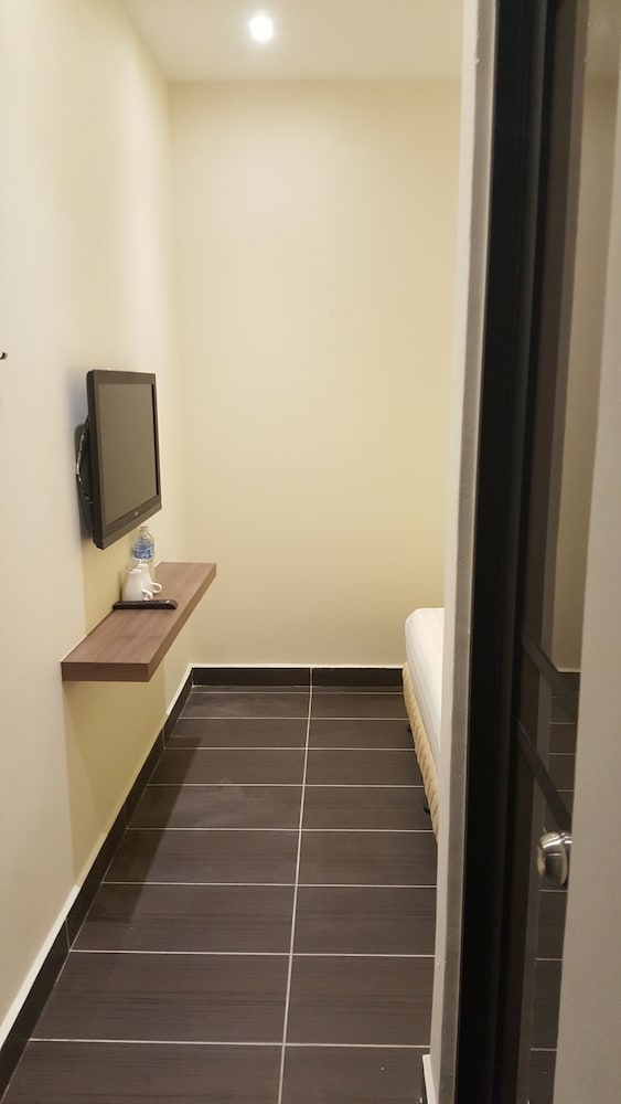 9 Square Hotel - Sri Kembangan 11/38