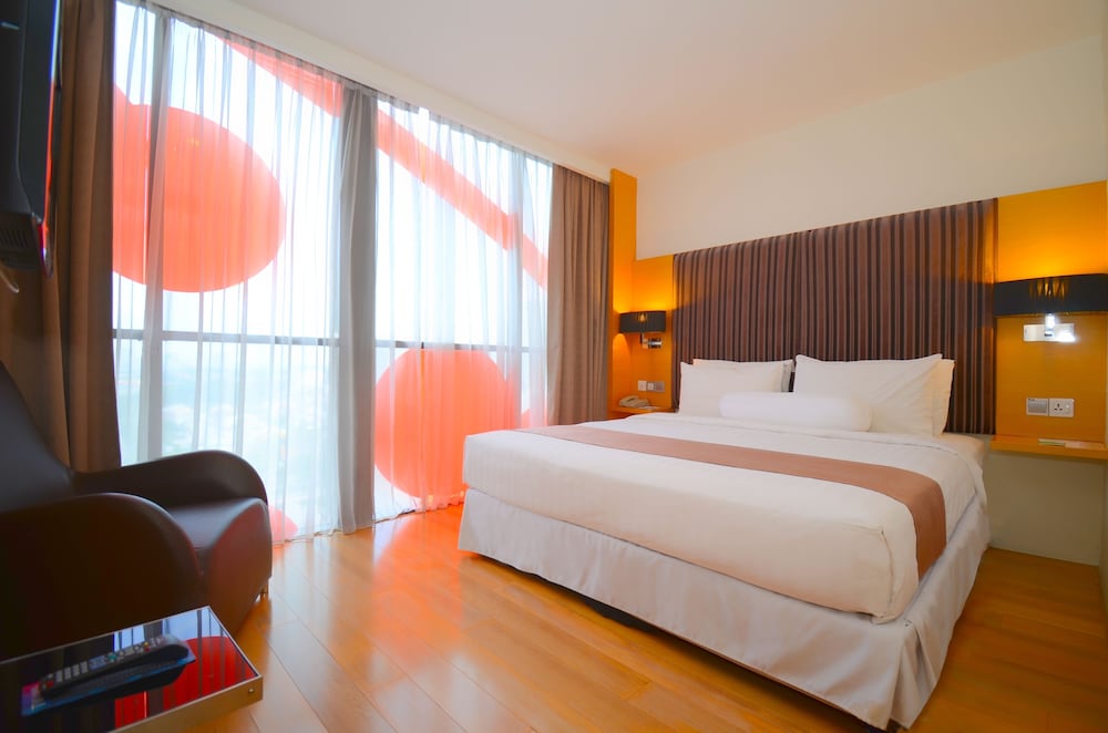 Sunday Hotel Subang Formerly Empire Hotel 37/67