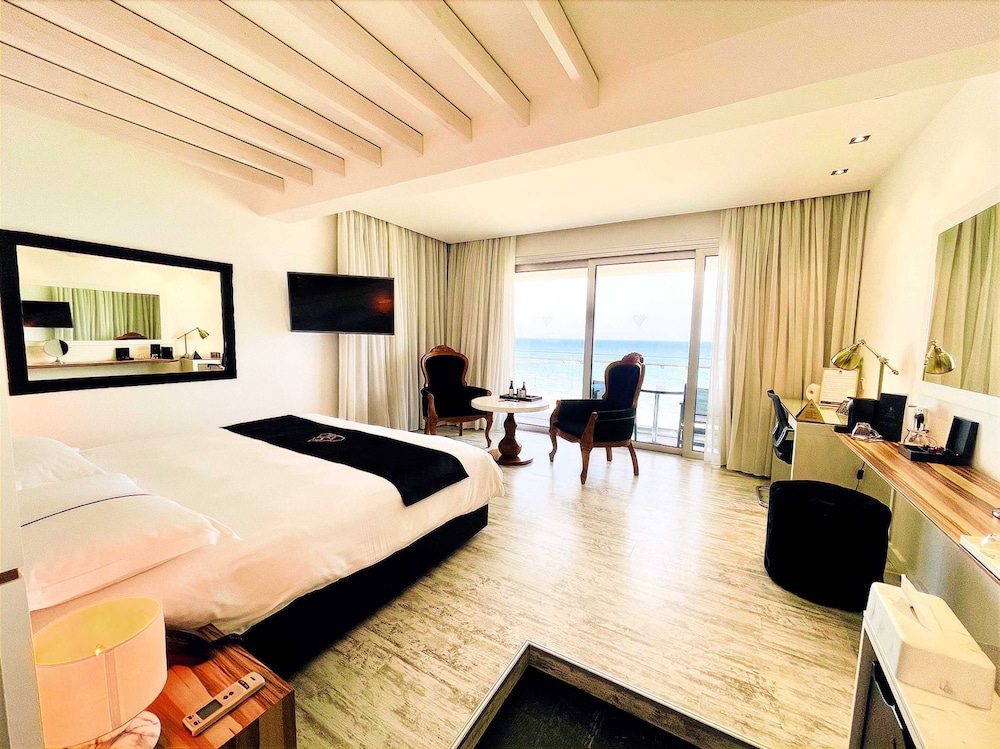 Deluxe, King Bed, Sea View, Balcony