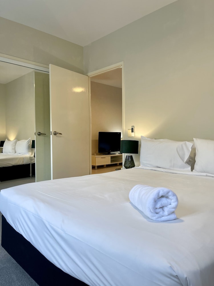 APARTMENT, QUEEN BED, GROUND FLOOR