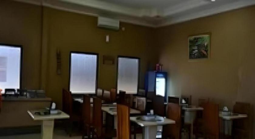 Hotel Khalista 24/32
