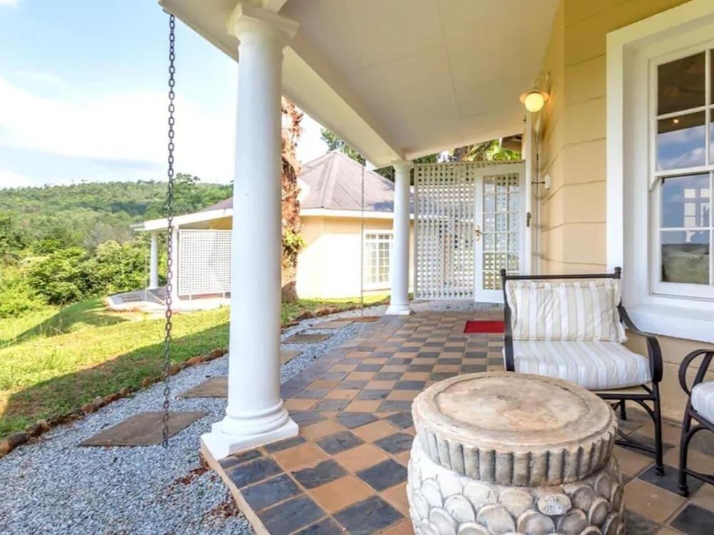 Blue Mountain Luxury Lodge 28/33