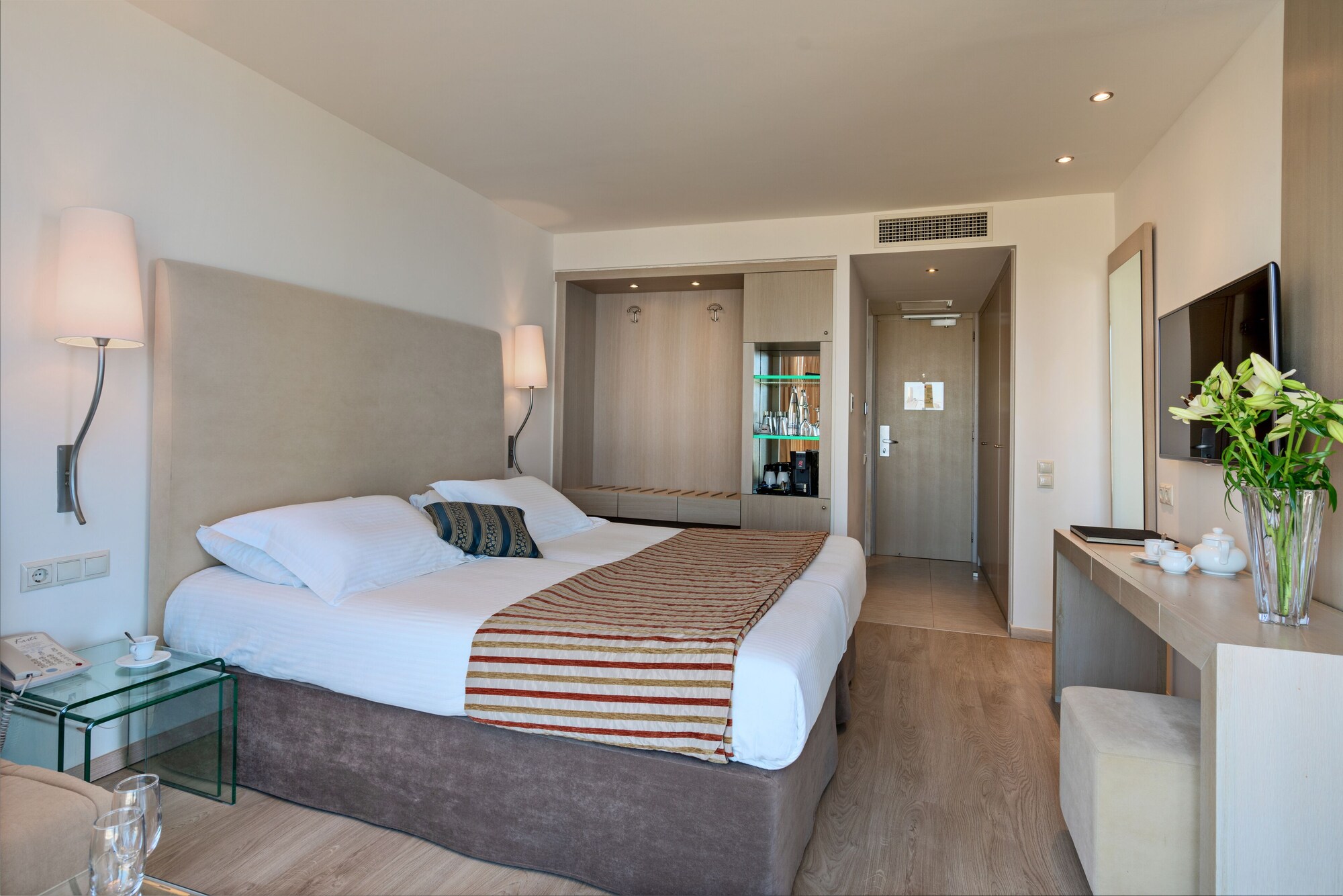 Suite Deluxe Sea View and Jacuzzi، KRITI BEACH 3/9
