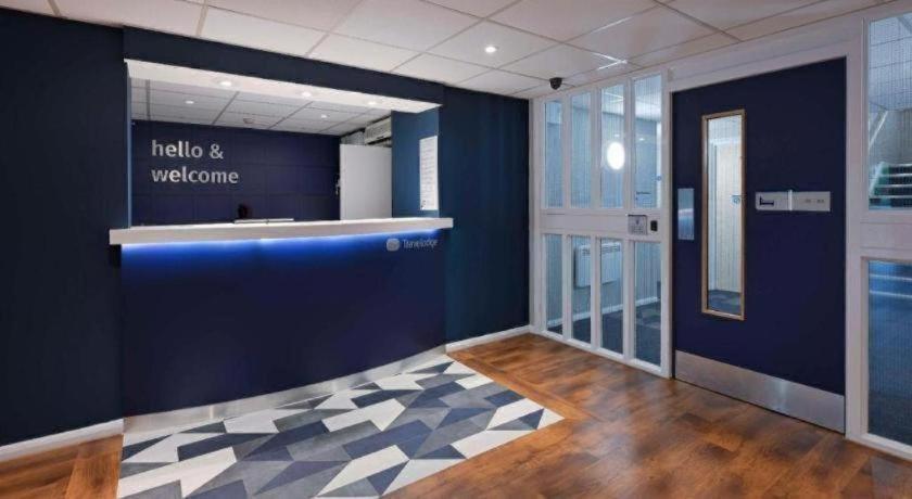 Travelodge Bracknell 6/13