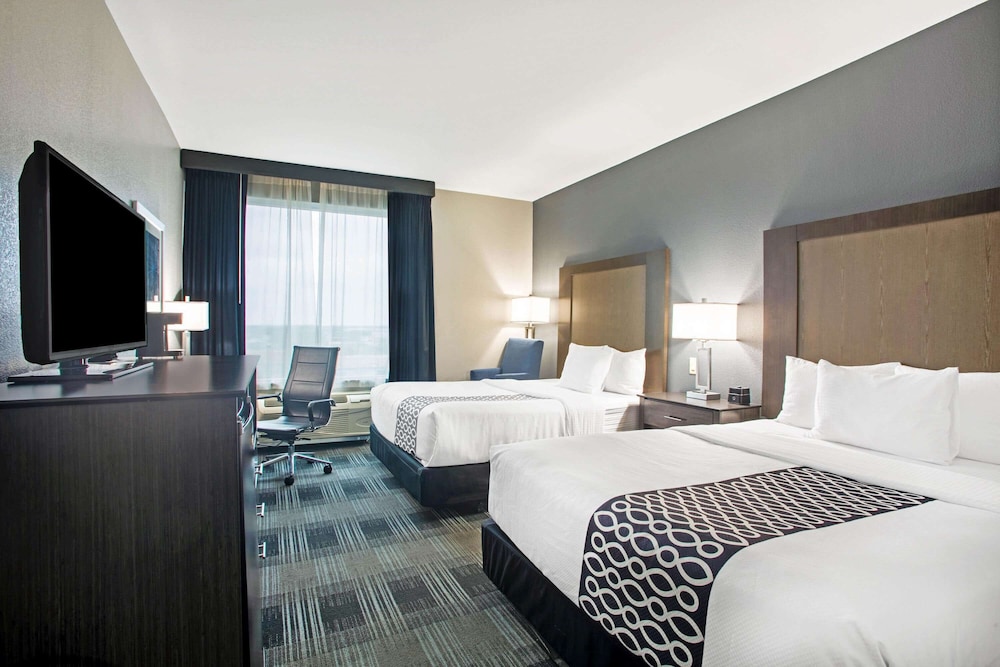 La Quinta Inn Suites By Wyndham Victoria South 14/55