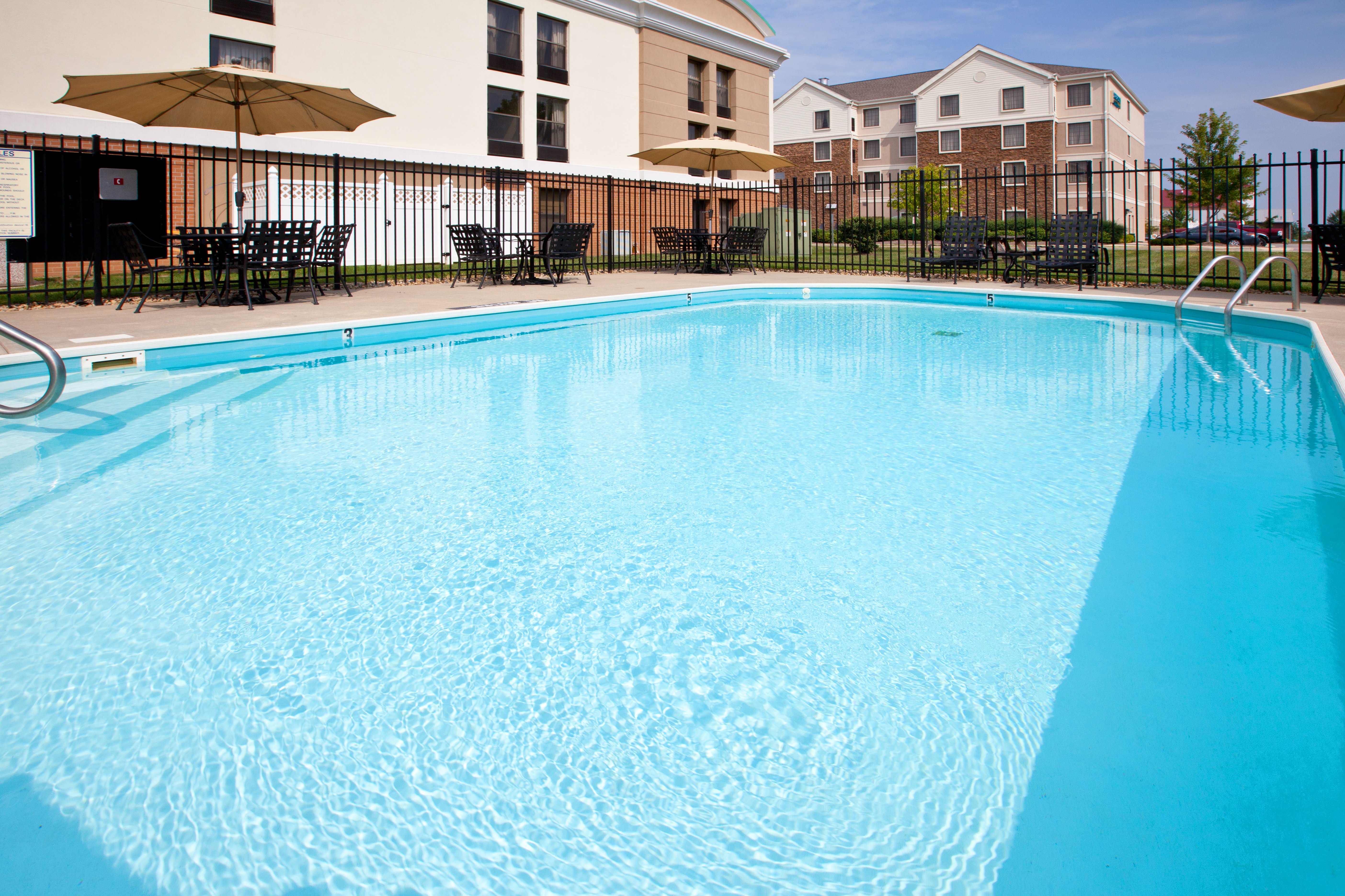 Holiday Inn Express Indianapolis Airport 47/80