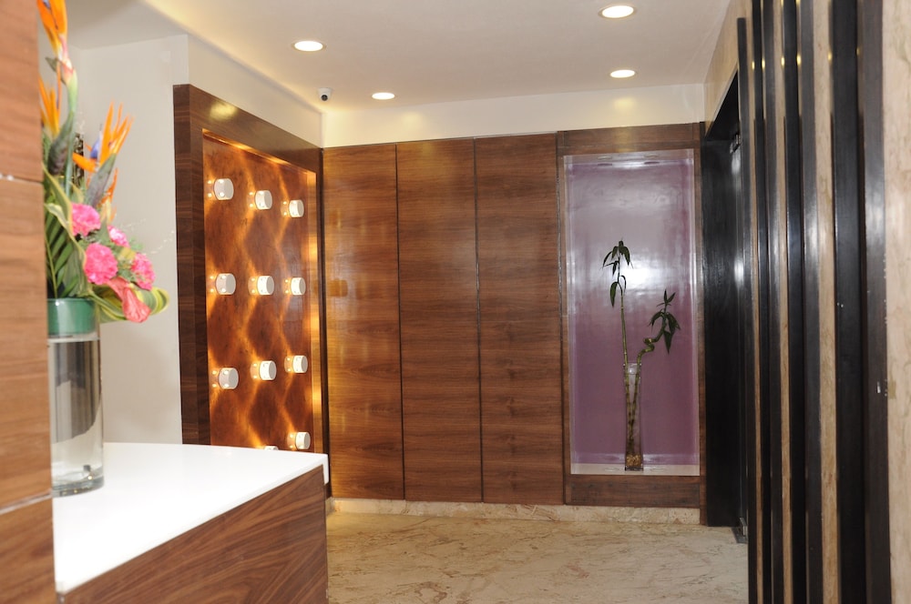 La Woods Hotel 9/50