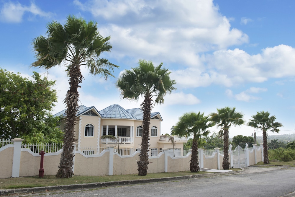 Celebrity Villa Jamaica 9/50