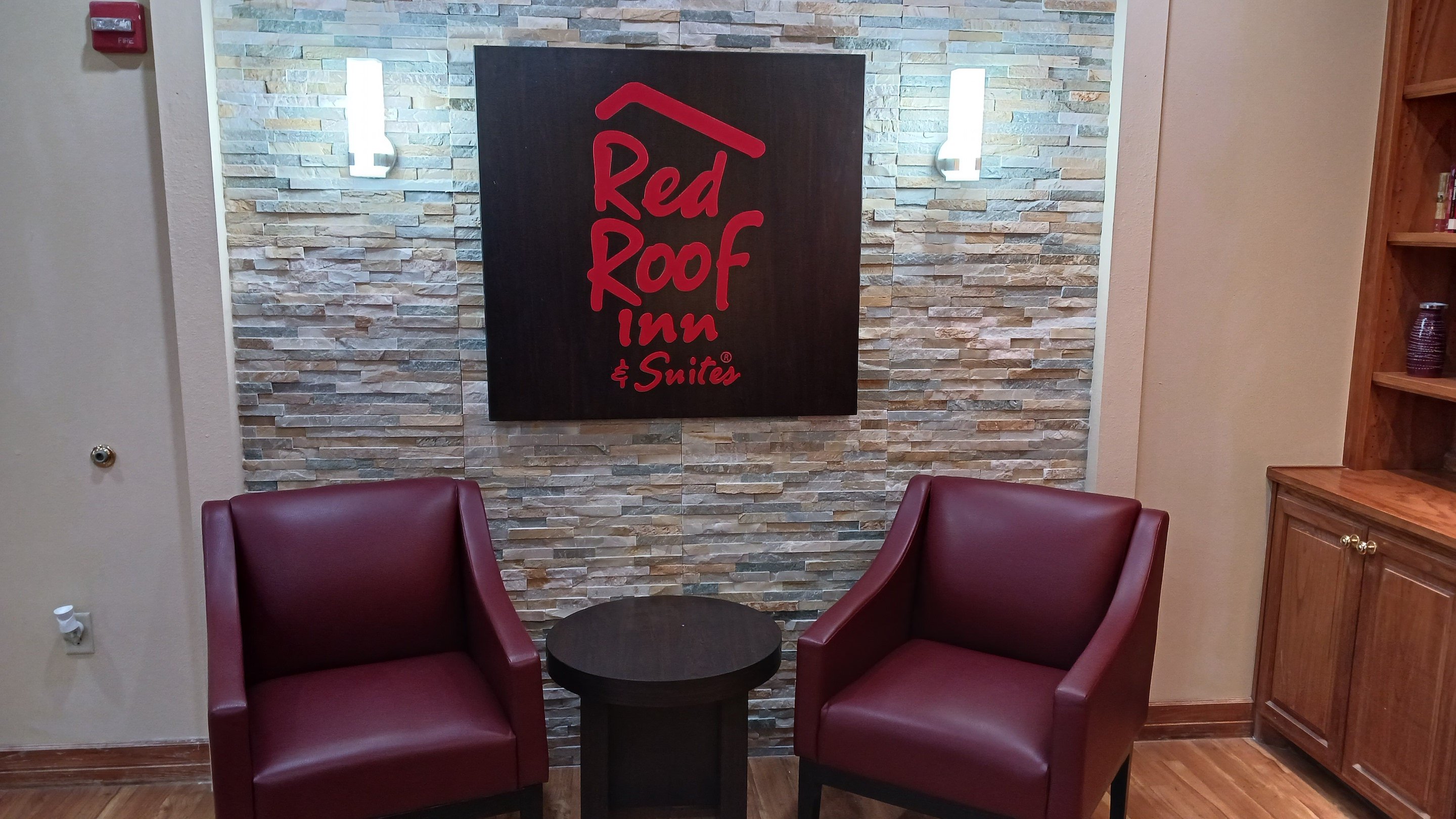 Red Roof Inn & Suites Midland 7/9