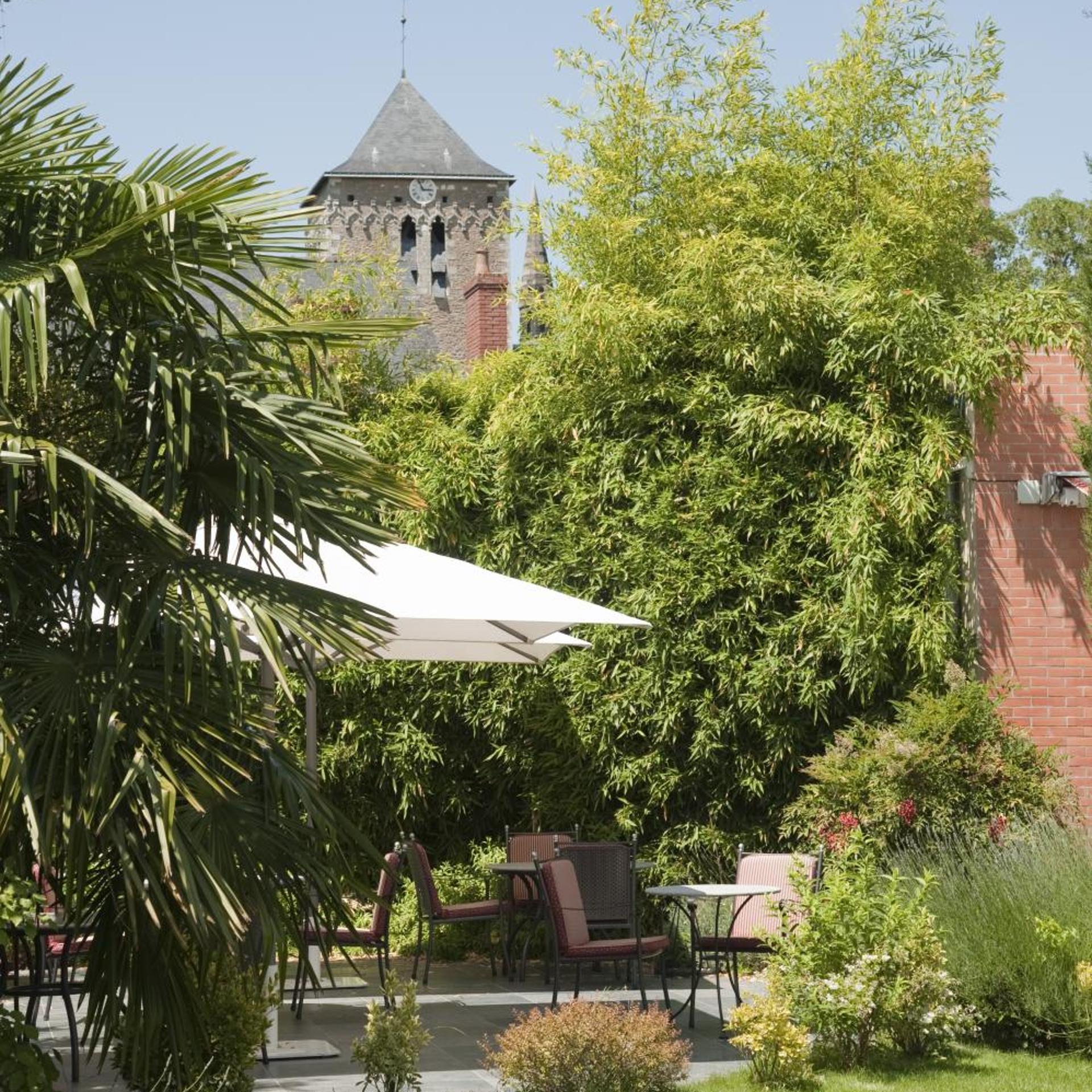 Grand Hotel De Solesmes 32/35