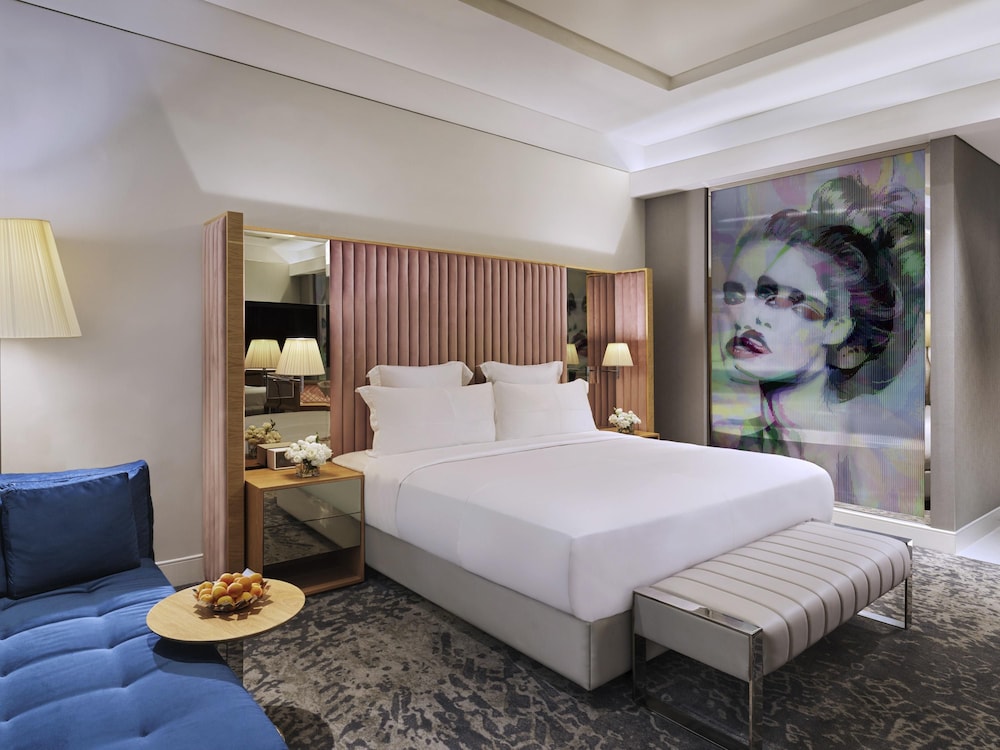 SLS Dubai Hotel and Residences 27/75