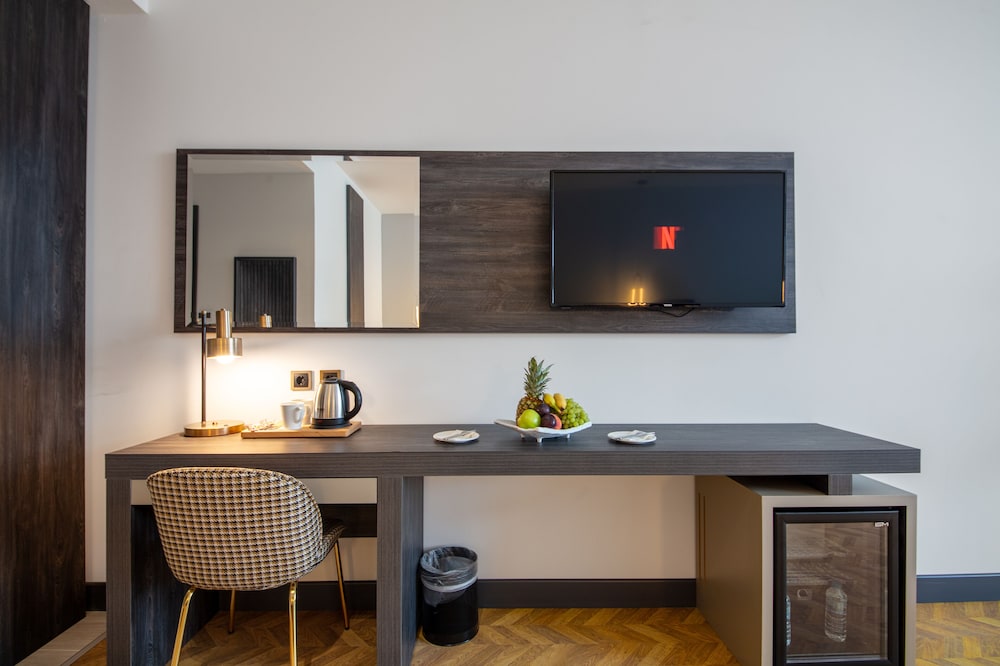 V CENTER HOTEL 55/65
