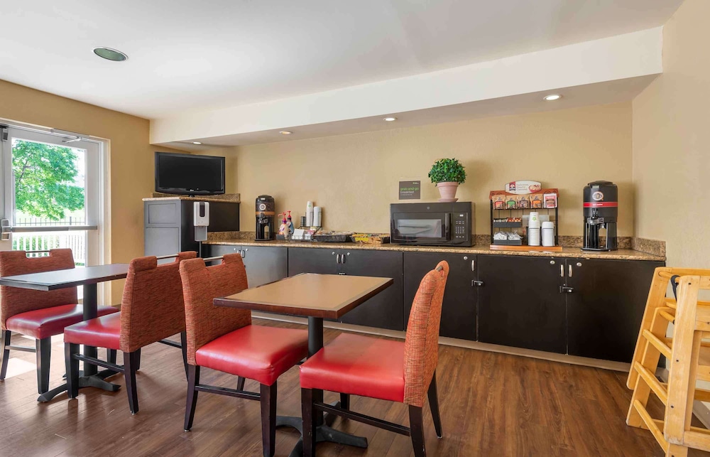 Studio 6 Corporate Extended Stay Philadelphia Malvern Swedesford Rd. PA 40/56