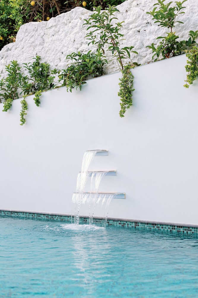 Dioni Boutique Hotel 43/45