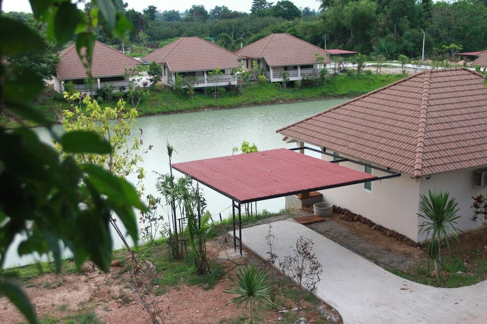 Pirom Lake And Resort 40/50