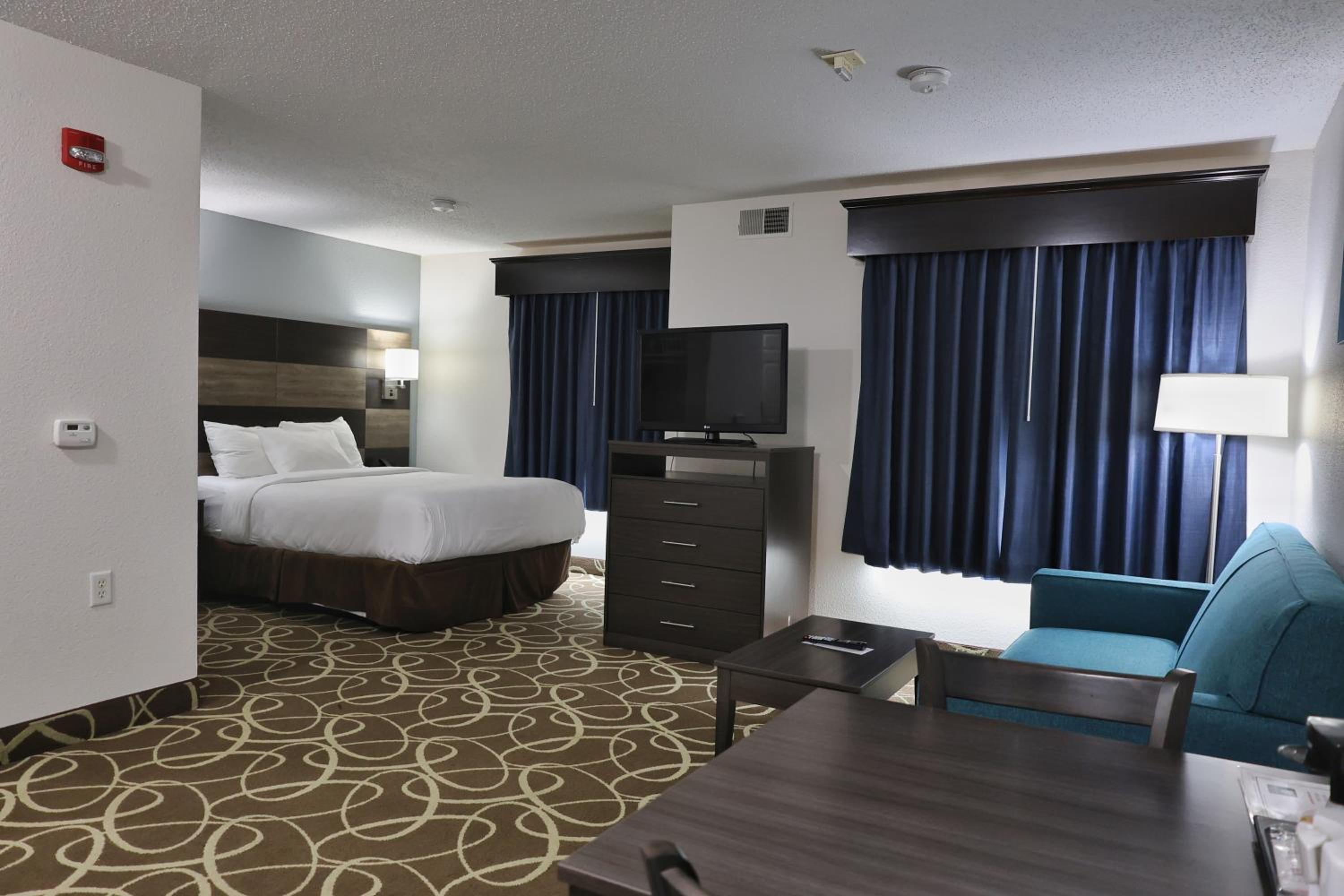 EFFICIENCY, SUITE, QUEEN BED, ACCESSIBLE