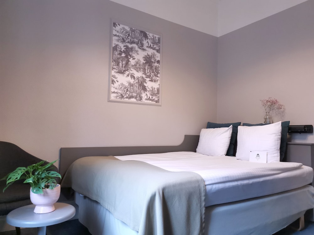 Crystal Plaza Hotel 18/32