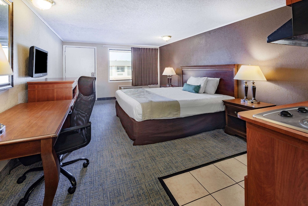 Monroe Hotel 27/52
