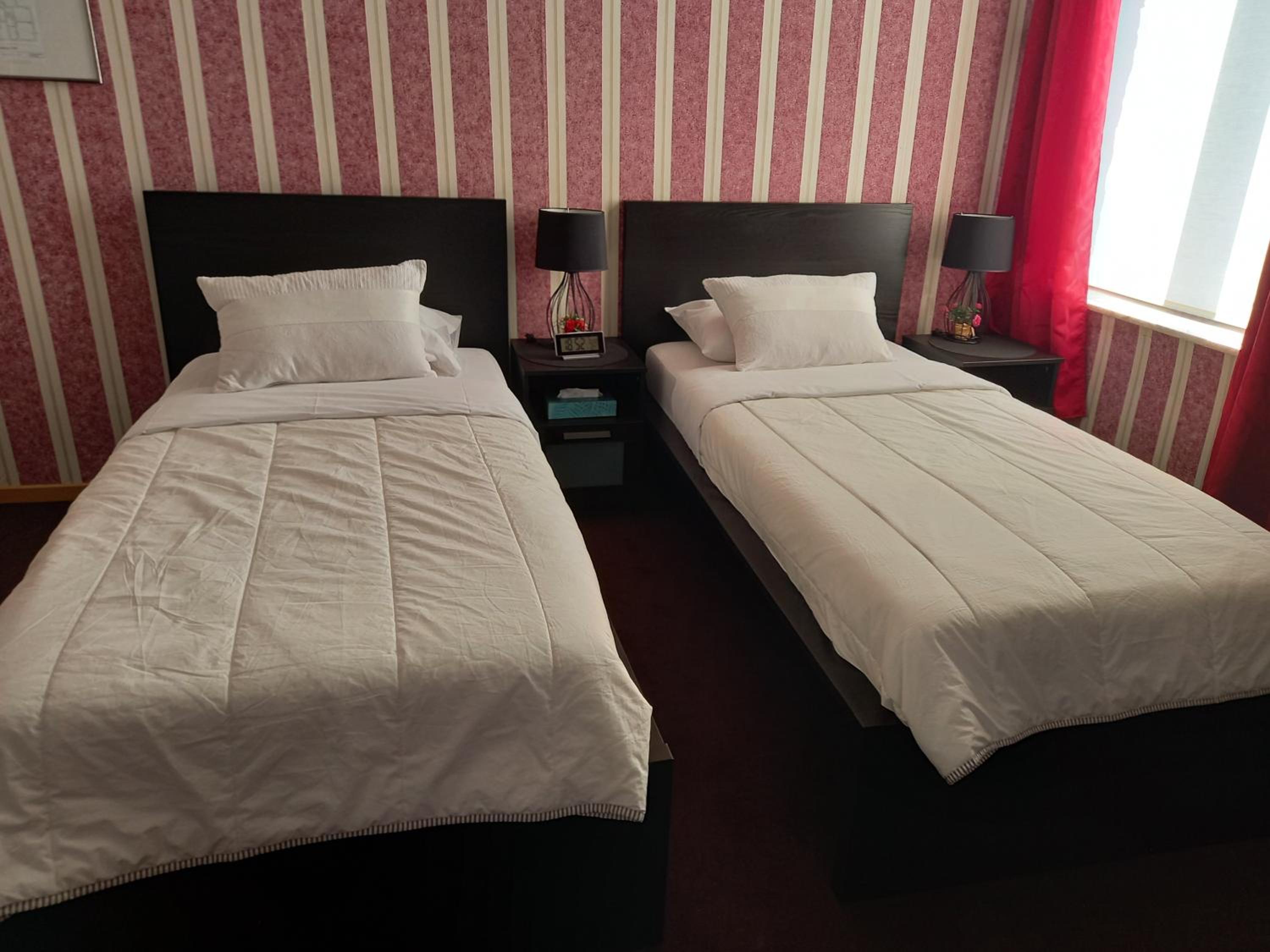 Deluxe, Twin Beds