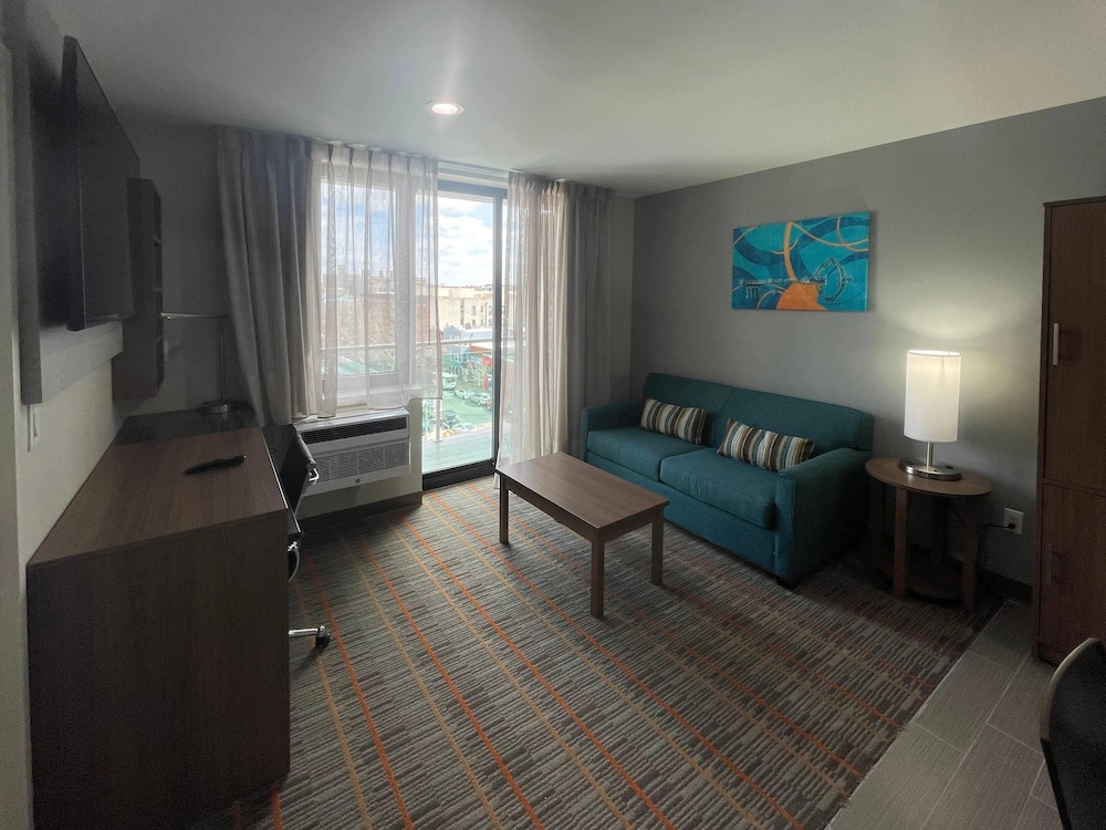 MainStay Suites Bronx - Belmont 40/61