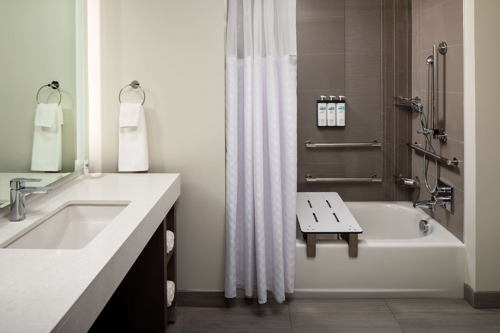 Hyatt House Vacaville 36/38