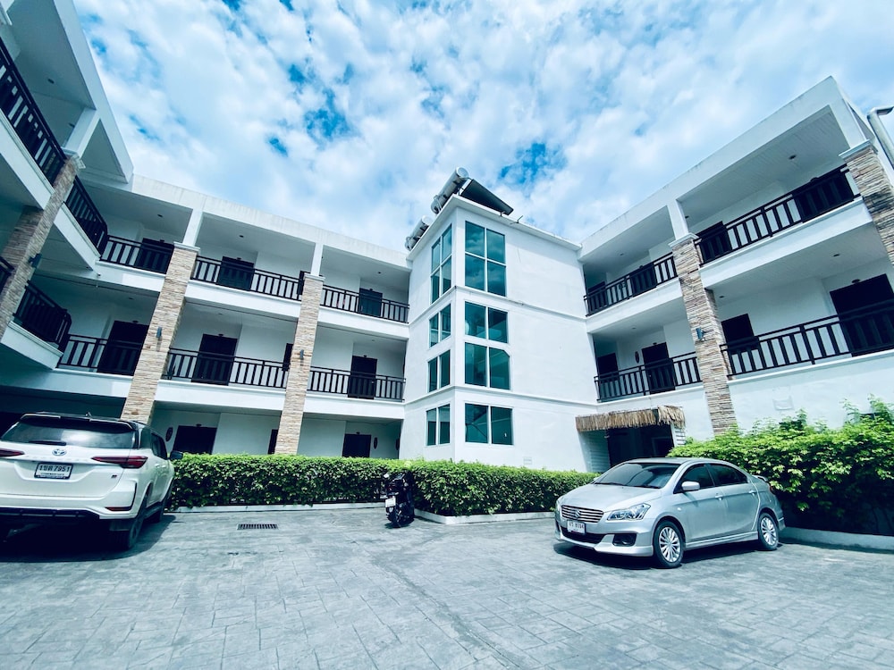 MM. Hill Hotel 48/58