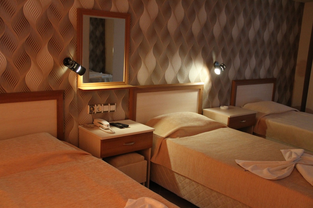 Saturn Hotel 13/46