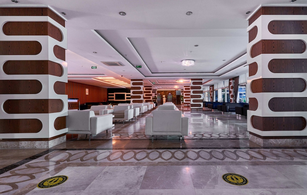 Berry Blue Hotel 17/95
