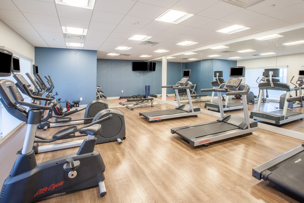 HOLIDAY INN EXPRESS & SUITES INDIANAPOLIS NE - NOBLESVILLE 38/66