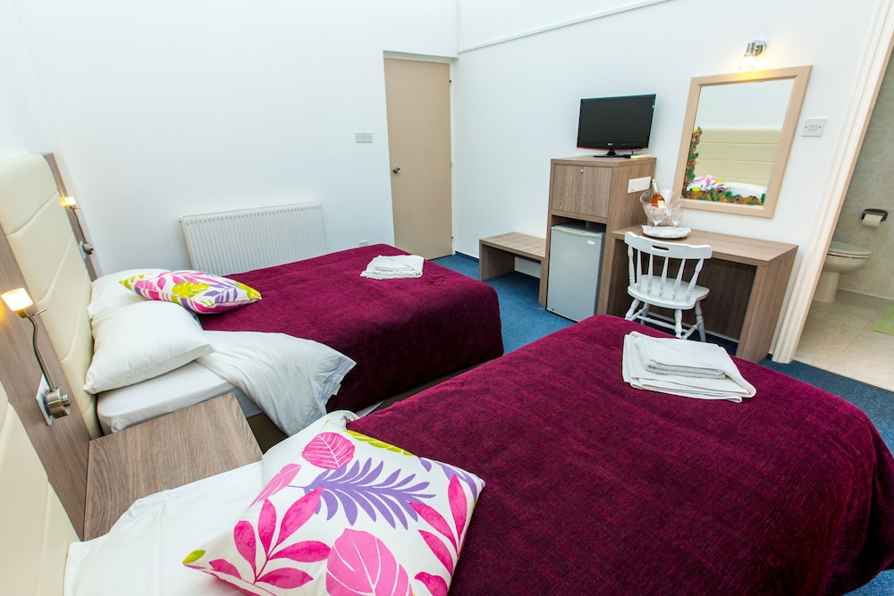 Fitos Inn Guest House 12/50
