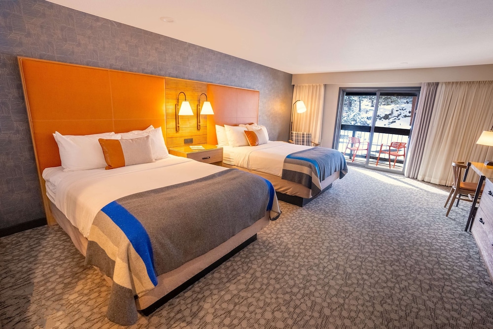 LODGE, 2 QUEEN BEDS, ACCESSIBLE