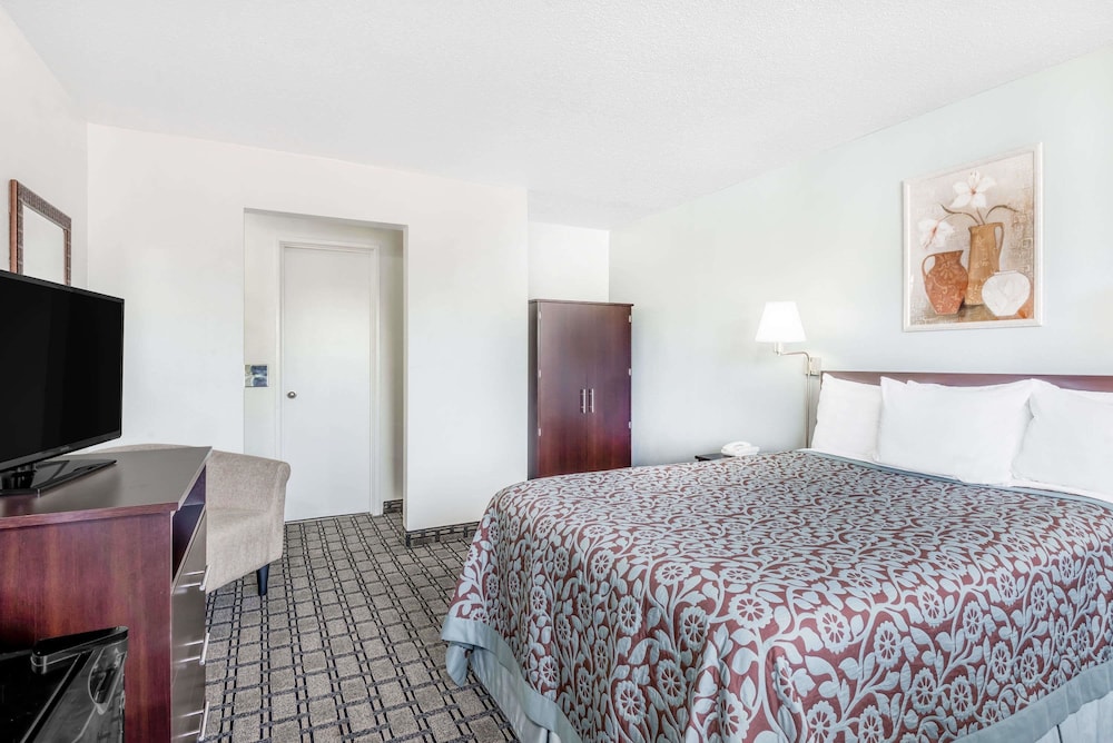 Days Inn By Wyndham St Clairsville 6/17