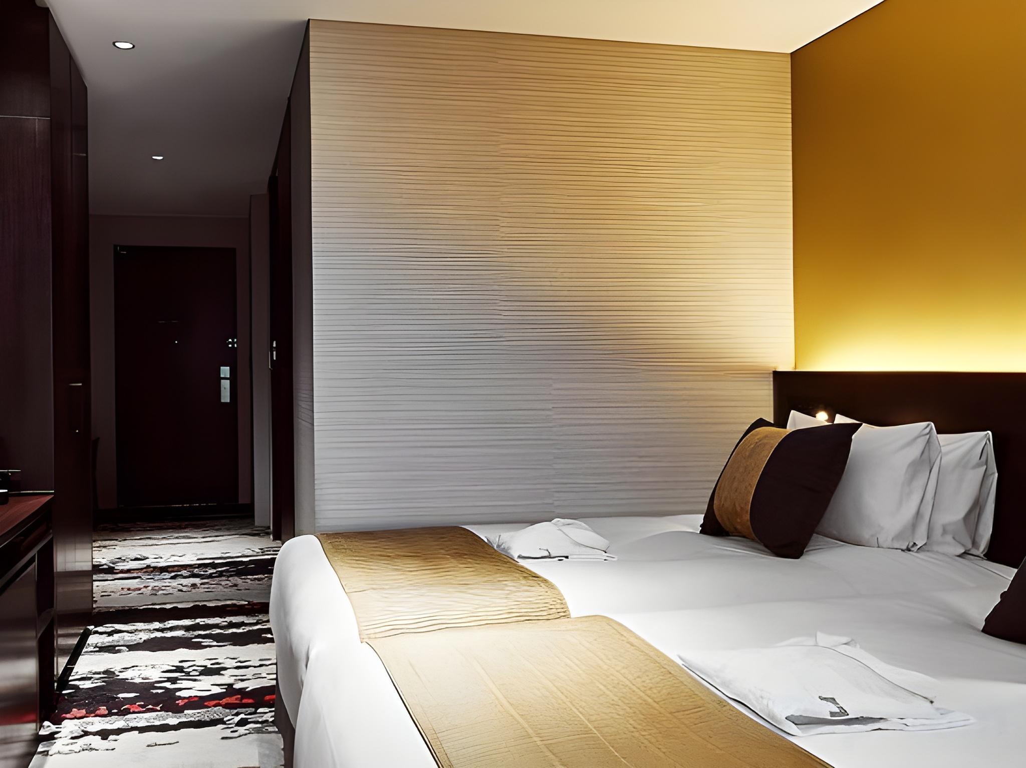 Essential, Hollywood, Twin Beds
