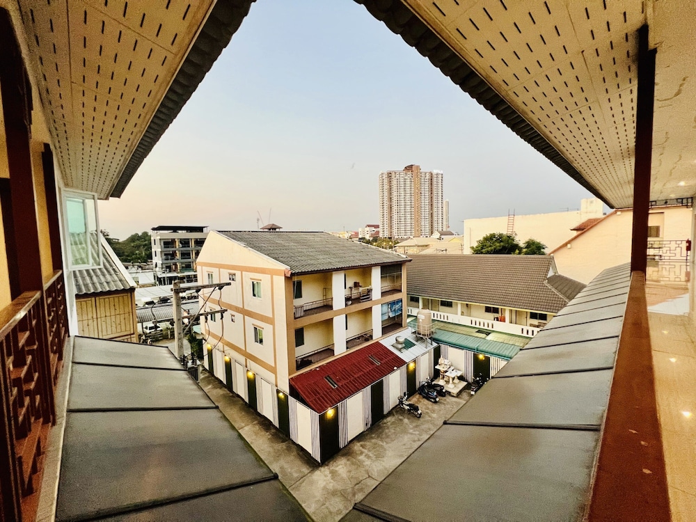 Inn Kham Apartment 6/47